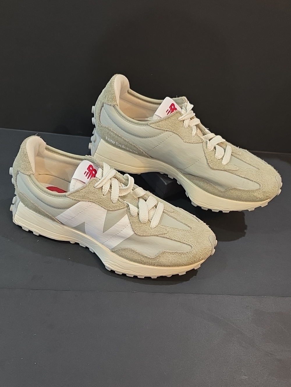 New Balance 327 Men's Cream/Tan Retro Runner Sneakers Size 8.5 D